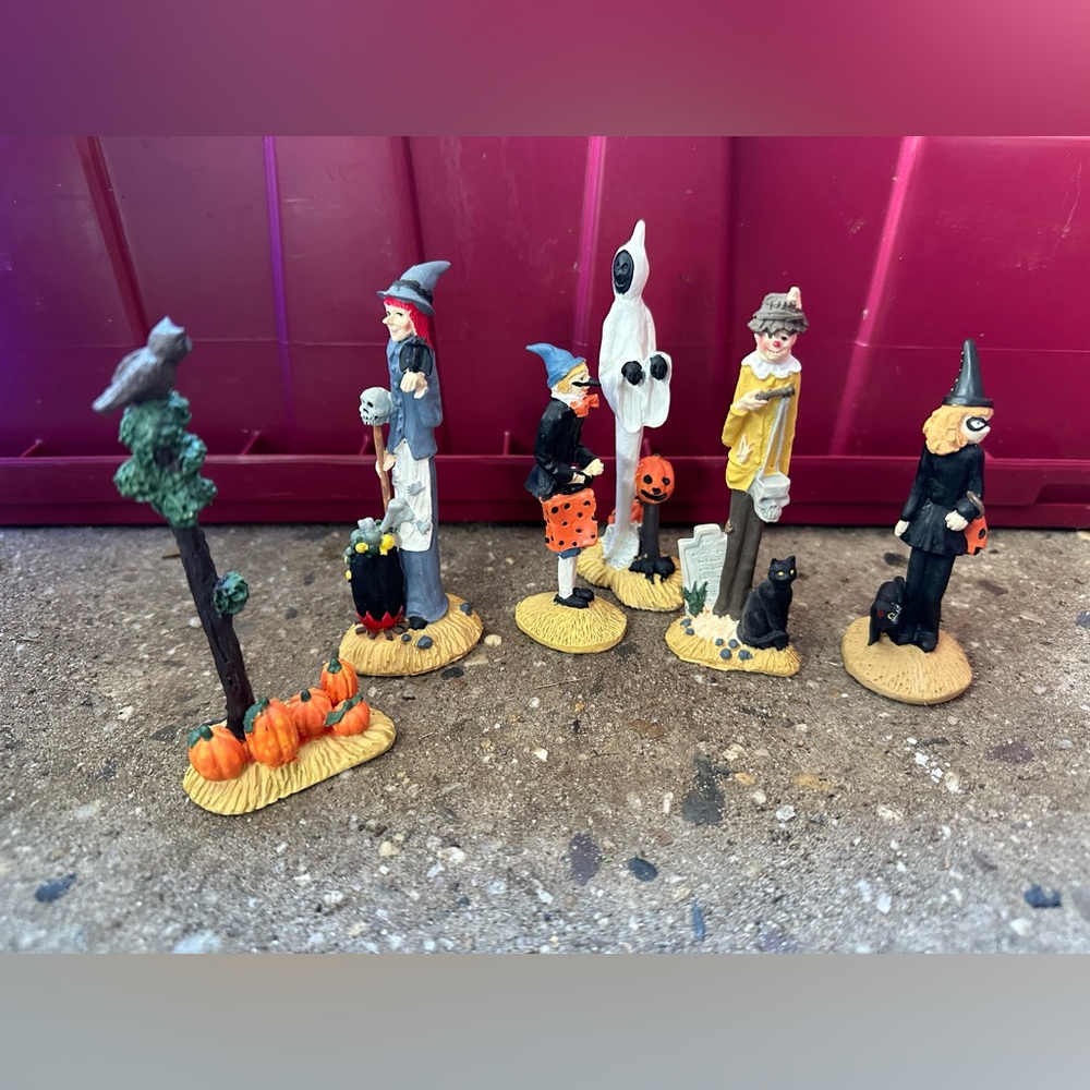 Halloween figurines